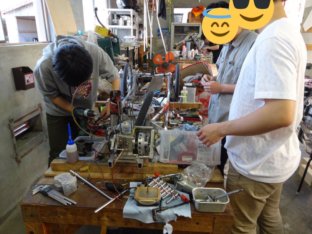 鹿児島高専エコラン部 新年度始まったので エコランは低燃費車を製作して1リットルで何キロ走るかを競う競技です ホンダが開催している ホンダエコマイレッジチャレンジ の九州大会と全国大会に毎年参加しています 部員は現在13名ほど在籍しています 鹿児島高専エコラン部 新年度始まったので エコランは低燃費車を製作して1リットルで何キロ走るかを競う競技です ホンダが開催している ホンダエコマイレッジチャレンジ の九州大会と全国大会に毎年参加しています 部員は現在13名ほど在籍しています