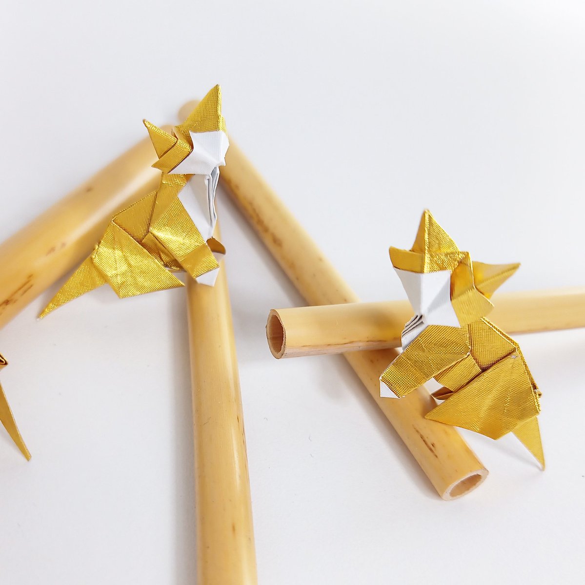 WpinArt's tweet photo. Gold Series Finger CAT 🐈 
#fingercat #goldcat #cat #origami 
@WpinArt 💞
💞 
https://t.co/32fepNNh0D https://t.co/ONnZACQvLd