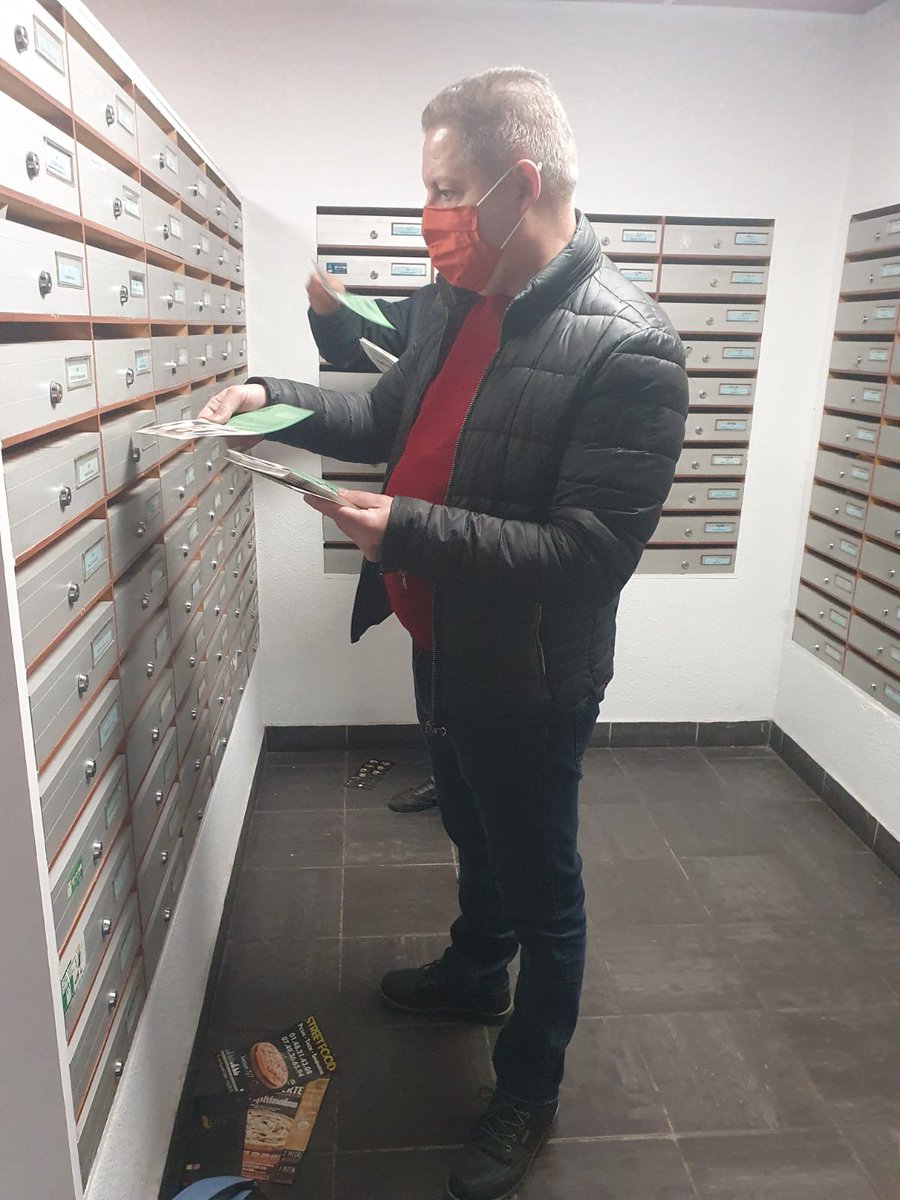 sorayahmechtouh's tweet photo. Retour aux sources, @idf_ecologie en action avec un tour des résidences universitaires de SSD. 
🌱Expérimentation du RUE jeune
🏠Rénovation des logements jeunes
👛Fond régional d’aide au paiement des loyers.
Notre jeunesse mérite des aides, et non des prêts. #regionales2021 #IDF https://t.co/oSbWF4AWuS