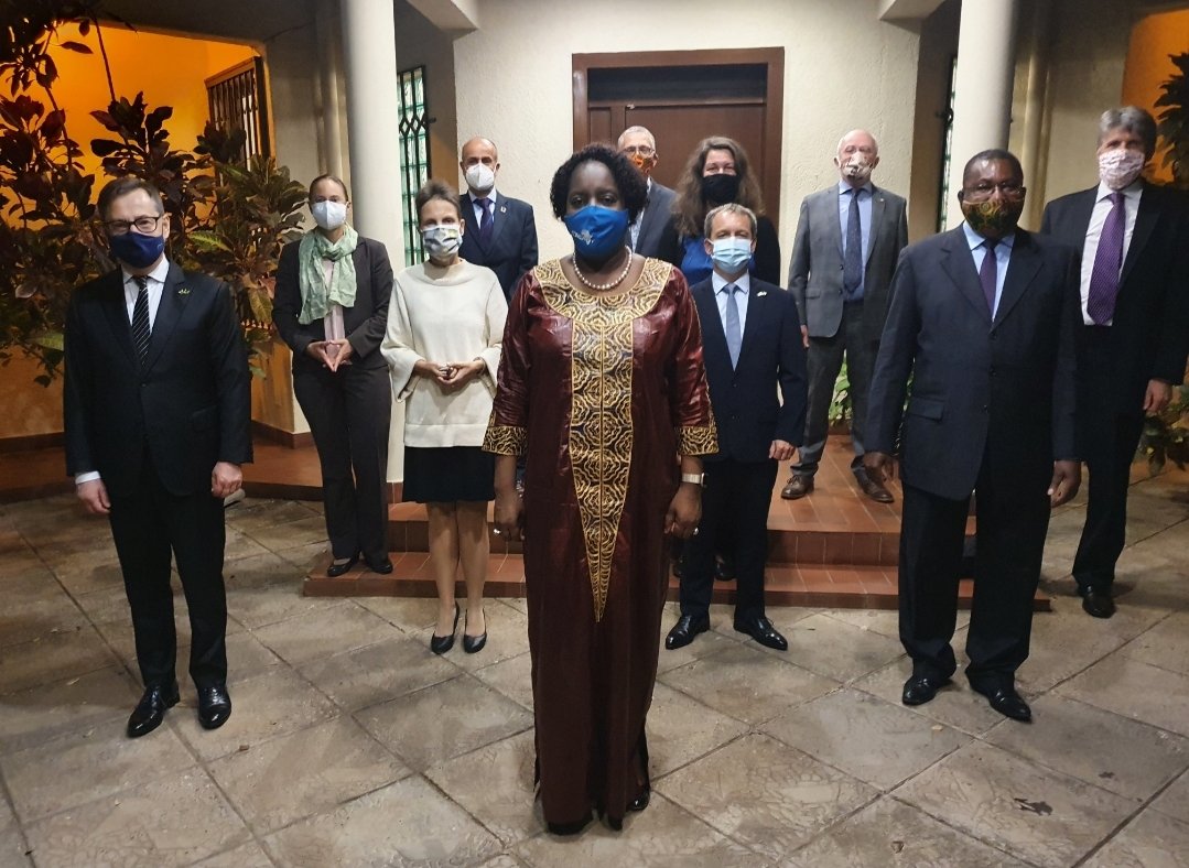 Last evening EU Ambassadors &amp; I met with Mr. <a href="/AmbMuchanga/">Amb. Albert Muchanga</a>, AU Commissioner &amp; Ms <a href="/ChilesheKCOMESA/">Chileshe Kapwepwe</a>, SG of @comesa_lusaka. We had vivid discussions related to the African integration agenda, e.g. the African Continental Free Trade Area &amp; 🇪🇺’s future regional cooperation