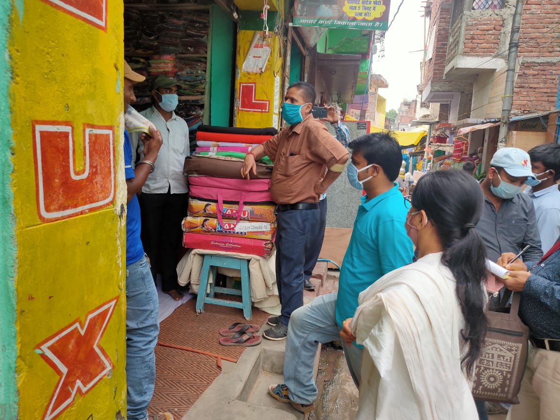 BdoBind's tweet photo. आज दिनांक 09.04.2021, बिंद प्रखंड स्तरीय पदाधिकारियों द्वारा संयुक्त रूप से बिंद बाज़ार में मास्क चेकिंग अभियान अंतर्गत जनमानस के बीच जा कर सामाजिक दूरी बनाए रखने एवं मास्क के नियमित प्रयोग हेतु जागरूकता अभियान चलाया गया @dmnalanda @BBiharsarif @RajeevR31699672 @kumari_darshana https://t.co/NQ5QpYscc9