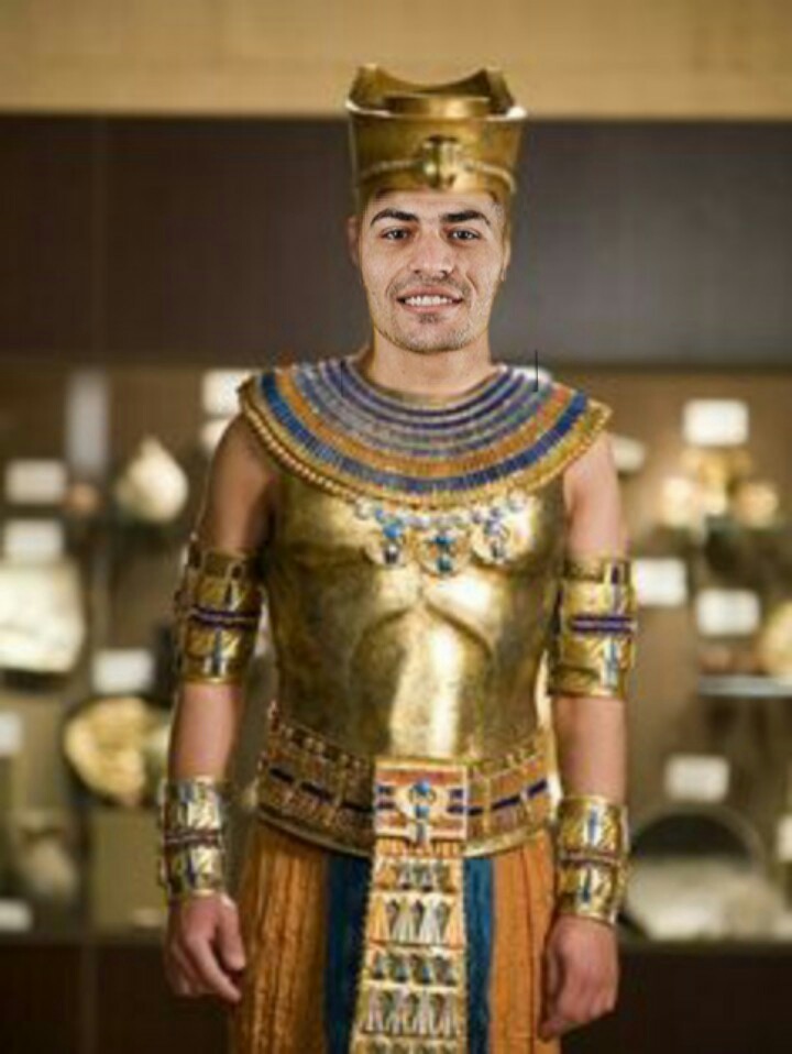 الاسم: الملك عبدالرحمن مجدي 
مواليد: 186 قبل الميلاد 
الشهرة: بودي رع / صياد الشباك
المركز: داخل قلب كل اسمعلاوي 
#بودي_رع 💙💛