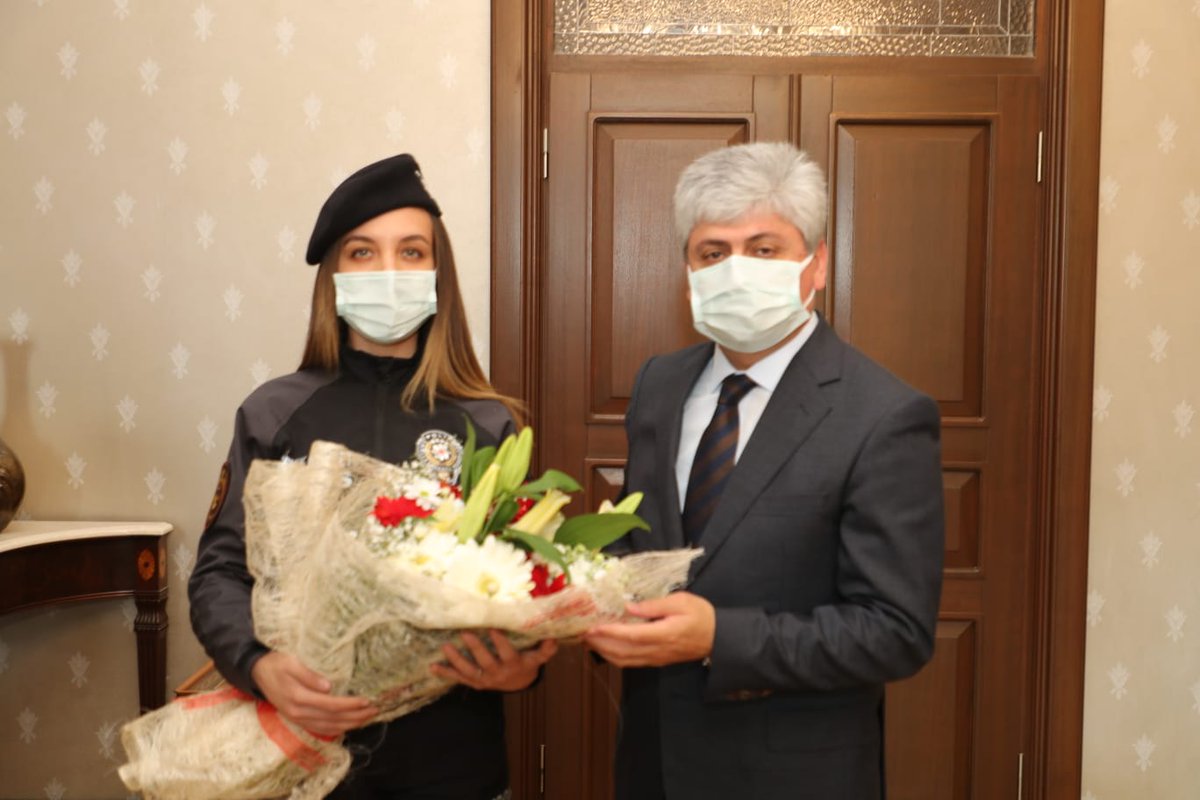 HatayValiligi's tweet photo. Valimiz Rahmi Doğan, Türk Polis Teşkilatımızın kuruluşunun 176. Yıl dönümü münasebetiyle İl Emniyet Müdürü Vedat Yavuz ile beraberindeki emniyet mensuplarını makamında kabul etti.
Valimiz, tüm emniyet teşkilatının Polis Haftasını kutlayarak, çalışmalarında başarılar diledi. https://t.co/eycMe7LBkN