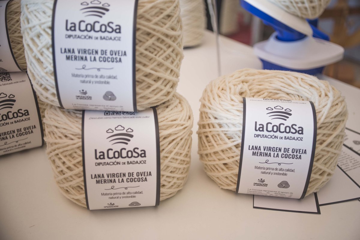 csea_lacocosa's tweet photo. Continuando con el Día Europeo de la Lana, os compartimos cómo es el Proceso de transformación de la lana con nuestras ovejas de la Finca La Cocosa 🐑 como protagonistas:
📺 Vídeo: https://t.co/faoFp8Hp9a
📒 Dossier: https://t.co/a7cYOyQE6q
#Wool4Future
#EuropeanWoolDay https://t.co/yllwsNKNBS
