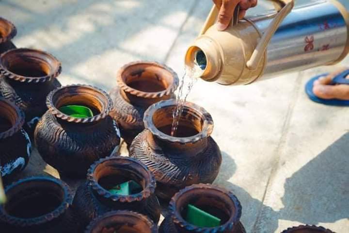 Cracking Pottery Strike against military regime in Taunggyi, Shan State.
CRPH ASSEMBLE 
#Apr9Coup
#WhatsHappeningInMyanmar