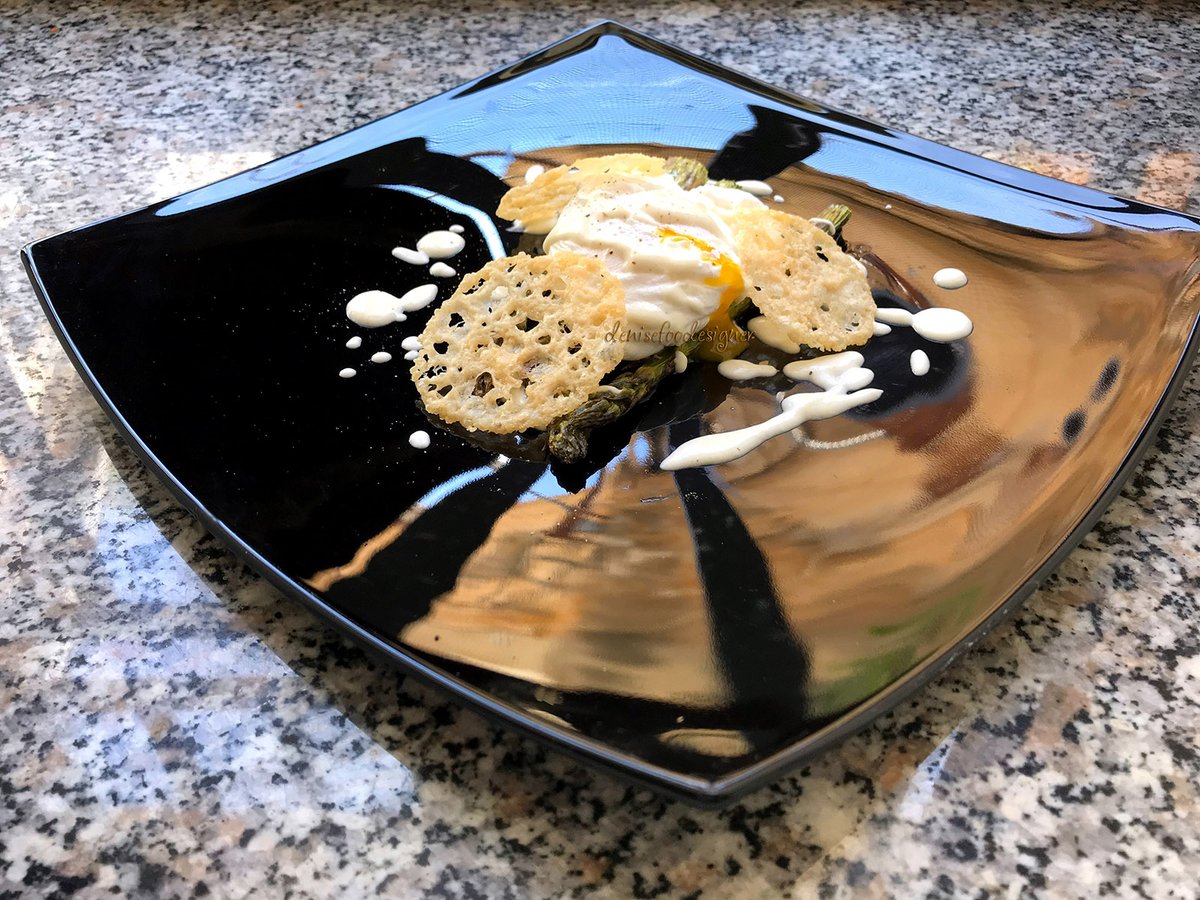 denisefoodesig1's tweet photo. #Buongiorno a tutti voi! 🙂 Oggi vi consiglio un #piatto leggero, ma #invitante al tempo stesso.😋 Questo #uovo pochè servito con #asparagi arrostiti e #fonduta di #parmigiano soddisferà anche i palati più esigenti! 😉😋👇https://t.co/uCpOOipDeq https://t.co/XssIPFbHTa