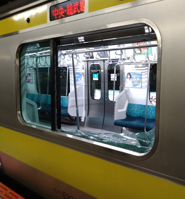 市川駅 中央 総武線で車両の窓ガラス破損 パンパンと窓に何か当たる音した 窓ガラスが粉々に割れた 一部列車で運転見合わせ 遅延 まとめダネ
