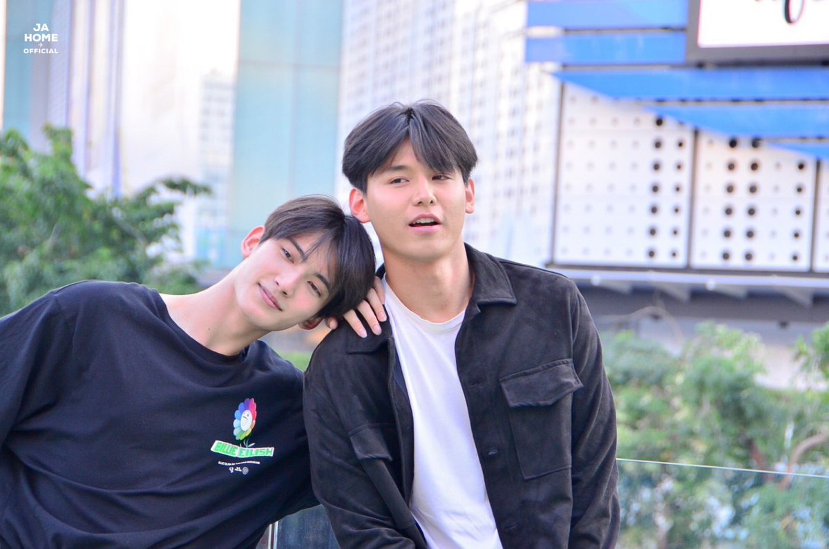 JahomeOfficial's tweet photo. ✶
Happy birthday best boy @firstfh5 🧡💚
#HBD23rdFirstDay https://t.co/2lfWsKTOvx