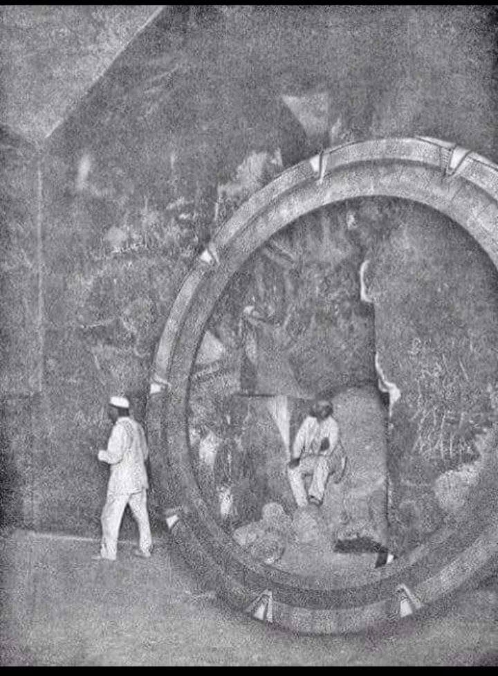 MC_Floh's tweet photo. Grund für #Irakkrieg?
#Sternentor 1920 in #Bagdad entdeckt (ähnlich dem von #Ischtar, 600 v. Chr.)
2. Foto: Ausgrabungen (#Khorsabad, #Irak) eines #Lamassu als #Hüter (P.-E. #Botta, 1850).
Weitere #Annunaki-#Stargate u.a. in #Ur, #Uruk & #Babylon (#Babil, Irak) https://t.co/QoE3w5LpCU