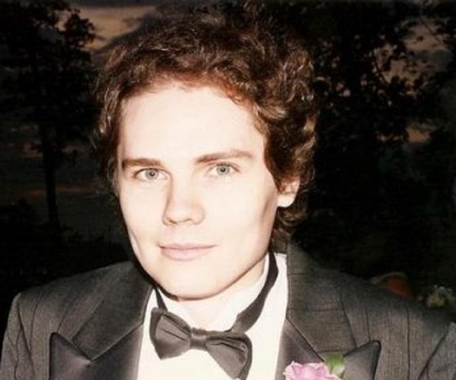 Happy birthday to gerard way <3 
