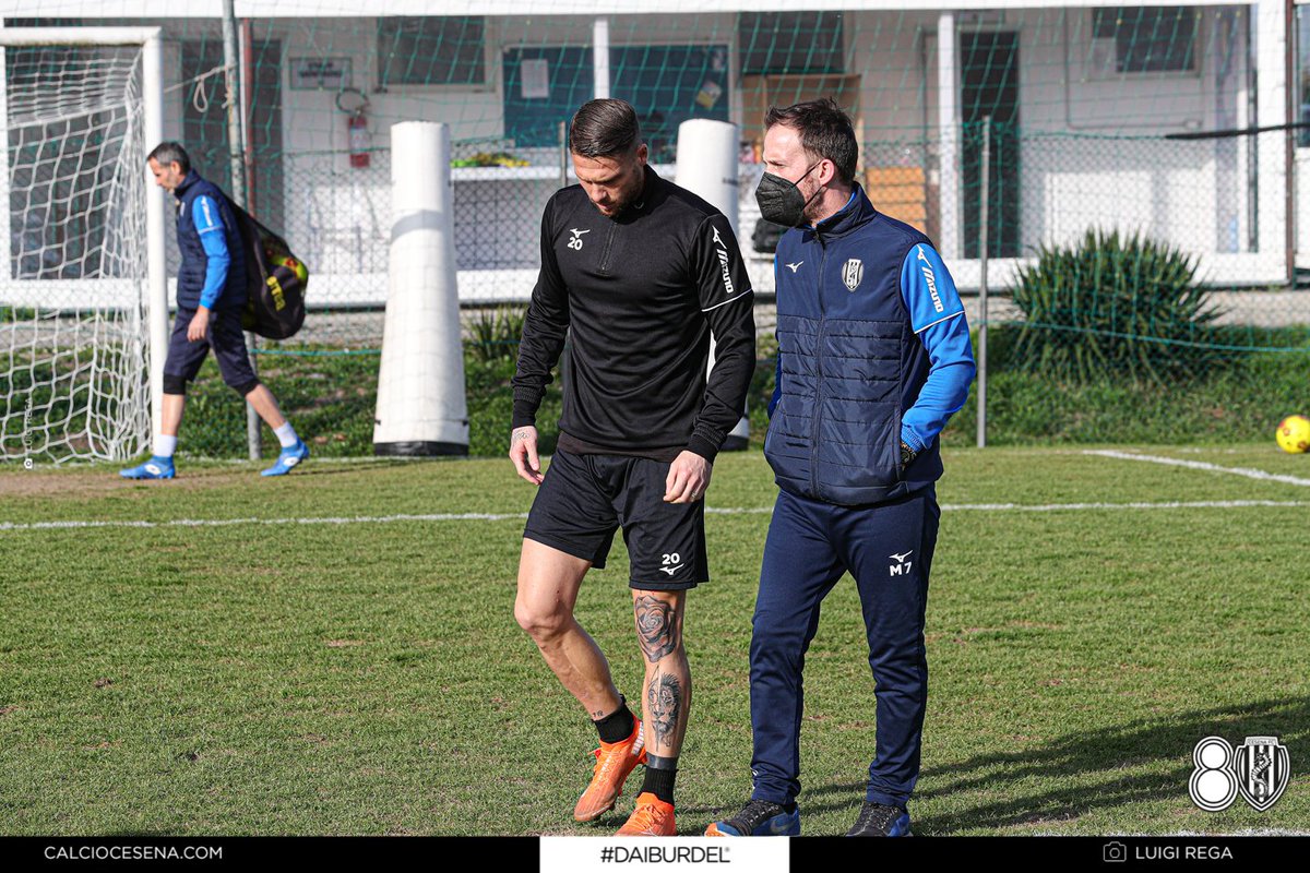 calciocesenafc's tweet photo. 📈📉 A #VillaSilvia prove tattiche in chiave #Samb
➡️ https://t.co/3U4F5i68vP
#SAMCES #SERIEC #GIORNATA35 https://t.co/yKImhEtaZw