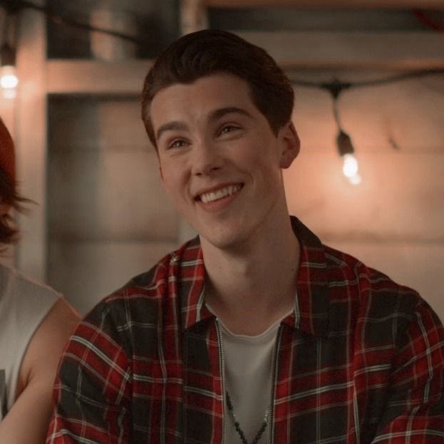 jatplovesyou's tweet image. hi to all the new people here🥰🥰welcome 😁🙌 julie, luke, alex, and reggie love you all so much 💜‼️