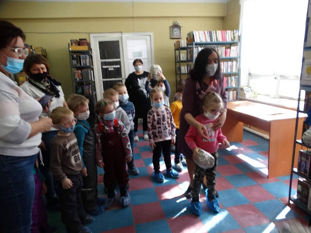 bookefremov's tweet image. 09 апреля сотрудники городского филиала №1 Ефремовской ЦБС провели очередное заседание клуба по интересам «Astra» - Звёздный десант «Юные космонавты» для воспитанников детского сада.