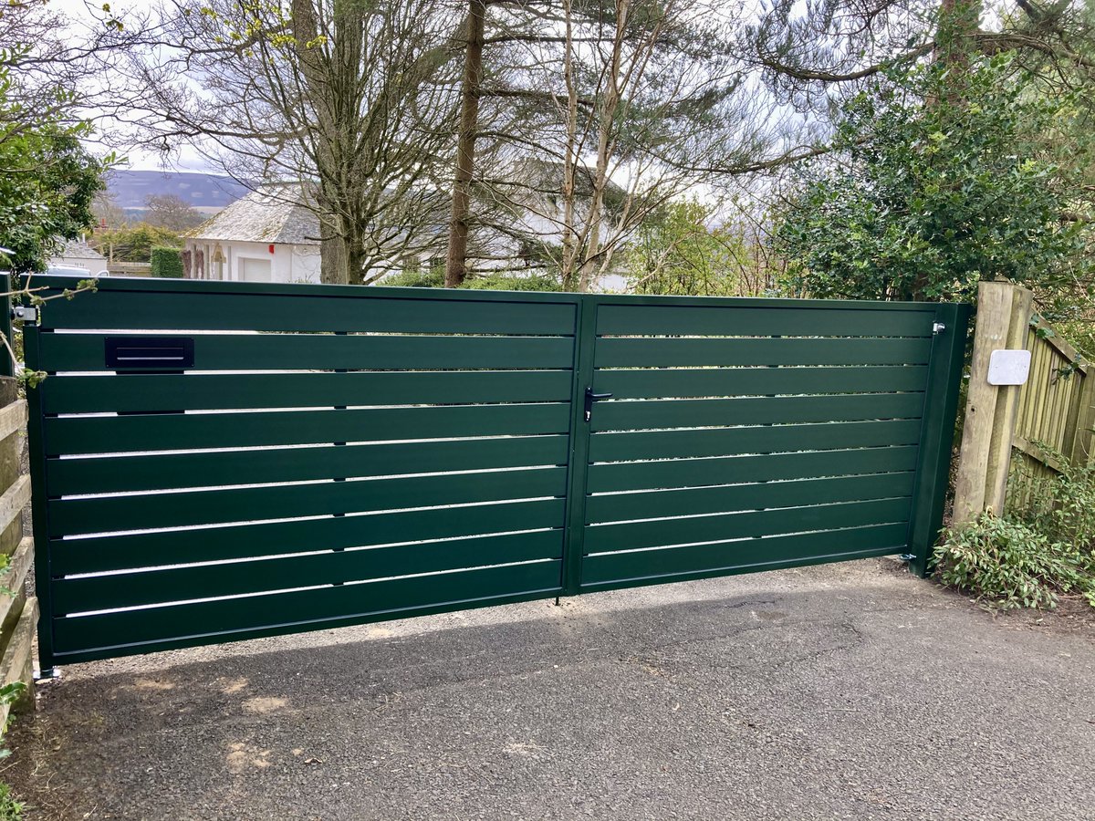AESScotlandLtd's tweet image. AES (SCOTLAND) LTD recently installed automatic and manual aluminium driveway gates in Edinburgh.
 ‍‍‍‍‍‍ ‍‍
Automated using Roger Technology Brushless operators and controlled by Videx GSM Intercom. 
 ‍‍‍‍‍‍ ‍‍
#automaticgates #electricgates #manualgates #gates #aesscotlandltd