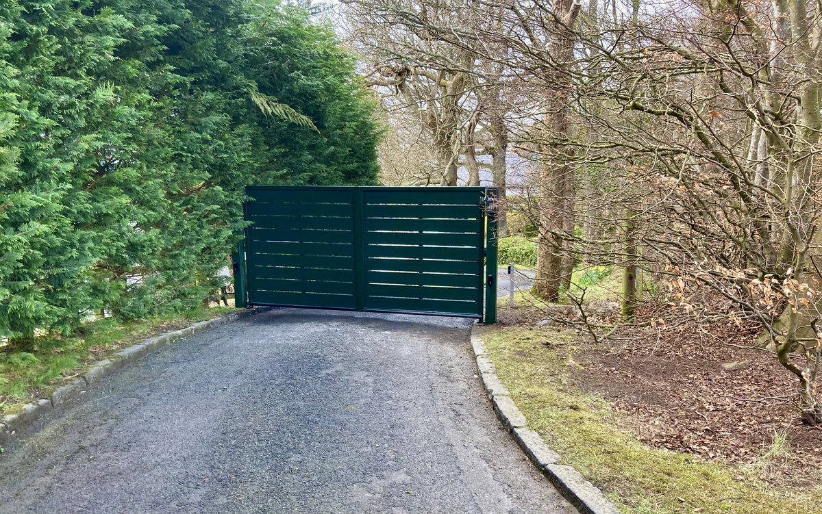 AESScotlandLtd's tweet image. AES (SCOTLAND) LTD recently installed automatic and manual aluminium driveway gates in Edinburgh.
 ‍‍‍‍‍‍ ‍‍
Automated using Roger Technology Brushless operators and controlled by Videx GSM Intercom. 
 ‍‍‍‍‍‍ ‍‍
#automaticgates #electricgates #manualgates #gates #aesscotlandltd