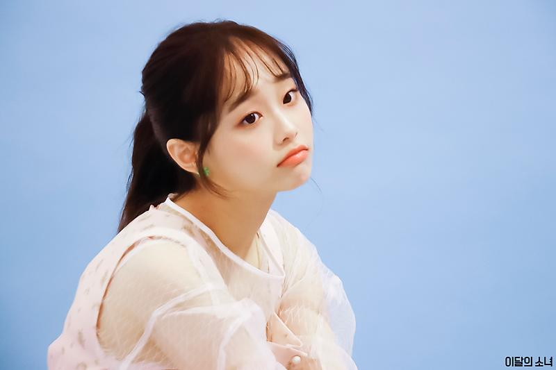 LOONA_MX's tweet photo. [NAVER] 210409  
Fotos del detrás de cámaras de #Heejin y #Chuu para la sesión de fotos de la revista THE STAR  (3/?)

🔗https://t.co/pd9CIGB738

@loonatheworld #이달의소녀 #LOONA 
©️ loonapress
#LeoEX⚡️ https://t.co/2ReDVyhnX3