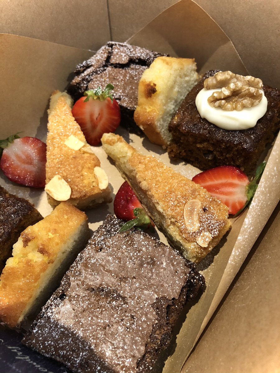 It’s Fridayyy! 🍰🥂🍓#Fridaytreats #caketime #treatyourself #afternoontea #traditional #countryteas #homedelivery #cardiff #localbusiness 🌟