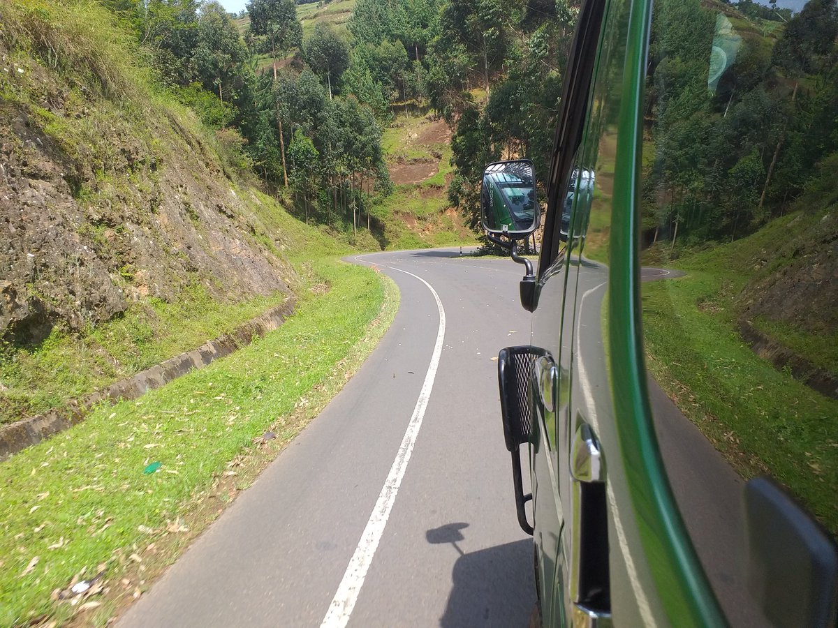 Visit #KisoroDistrict in South Western Uganda and witness the Pearl of Africa at its best 😍💚 Mountains Muhavura, Gahinga & Sabinyo in one shot📸🥂
#AskMeAboutUganda 🤗
#ProudlyUgandan 🇺🇬
#ProudlyAfrican 🌍