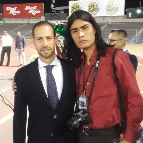 Pablo_Nu1099's tweet photo. Siempre le agradeceré a esa cobertura de la Final de Copa #CLA19 por haberme permitido conocer a mi ídolo de profesión. @MauricioYmay
09-04-2019 https://t.co/0mU19dfwHw