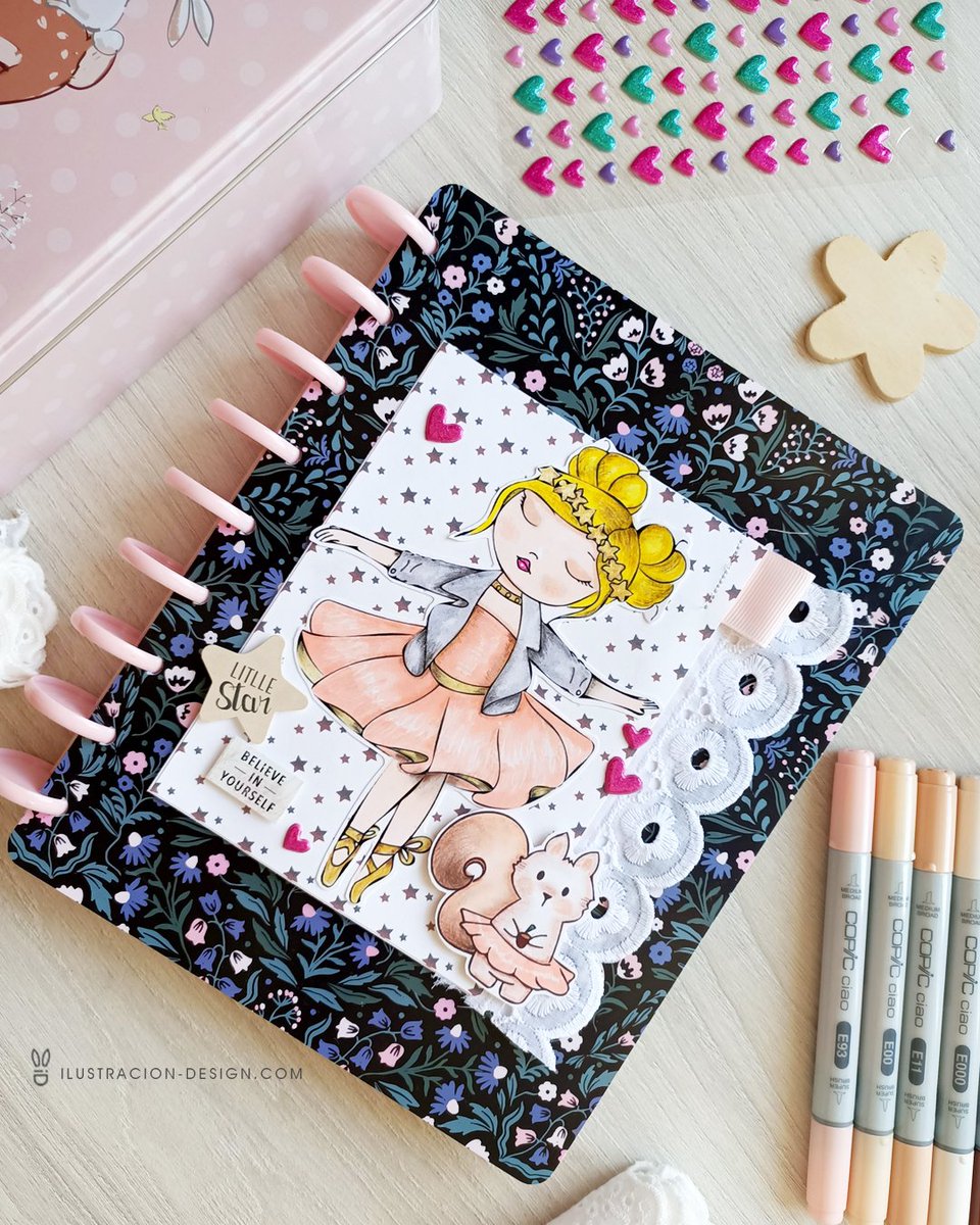 MJesusValero's tweet photo. He estado coloreando sellos bonitos y decorando, al fin, la portada de mi planner 🥰😄👏😍
¿Qué os parece el resultado? Yo estoy encantada !!

#scrapbooking #planner #sellos #Stamps #planning #FridayFeeling #Viernes #friyay #scrap #scrapbook #copicmarkers #copic https://t.co/e97jy9D57z