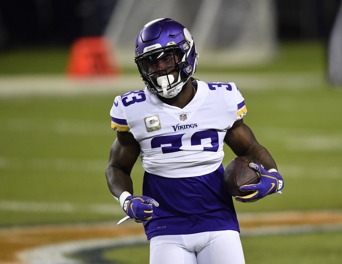 Choose 1⃣ RB:

💬Saquon Barkley
🔁Nick Chubb
❤️Dalvin Cook