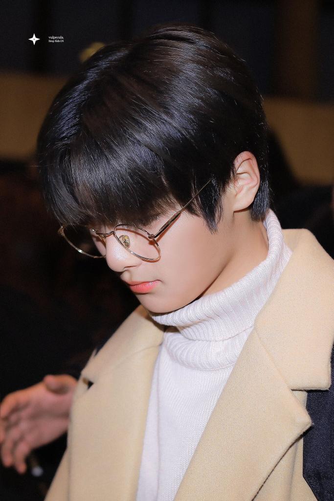 kyelimcrpz's tweet photo. Hi! I'm Kye Limuel Corpuz from @seocbflrt's au "10 reasons why you should date me". New acc and fairly new to rp as well, like or rt if you wanna be mutuals :) https://t.co/VXlGdj7eNJ