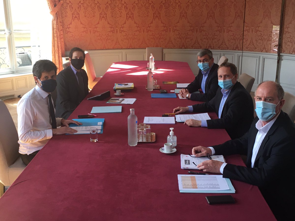 Avec <a href="/J_Denormandie/">Julien Denormandie</a> sur le dossier de la #PAC
 #ecoregime #couplage #proteines #assurances. <a href="/FNSEA/">La FNSEA</a>