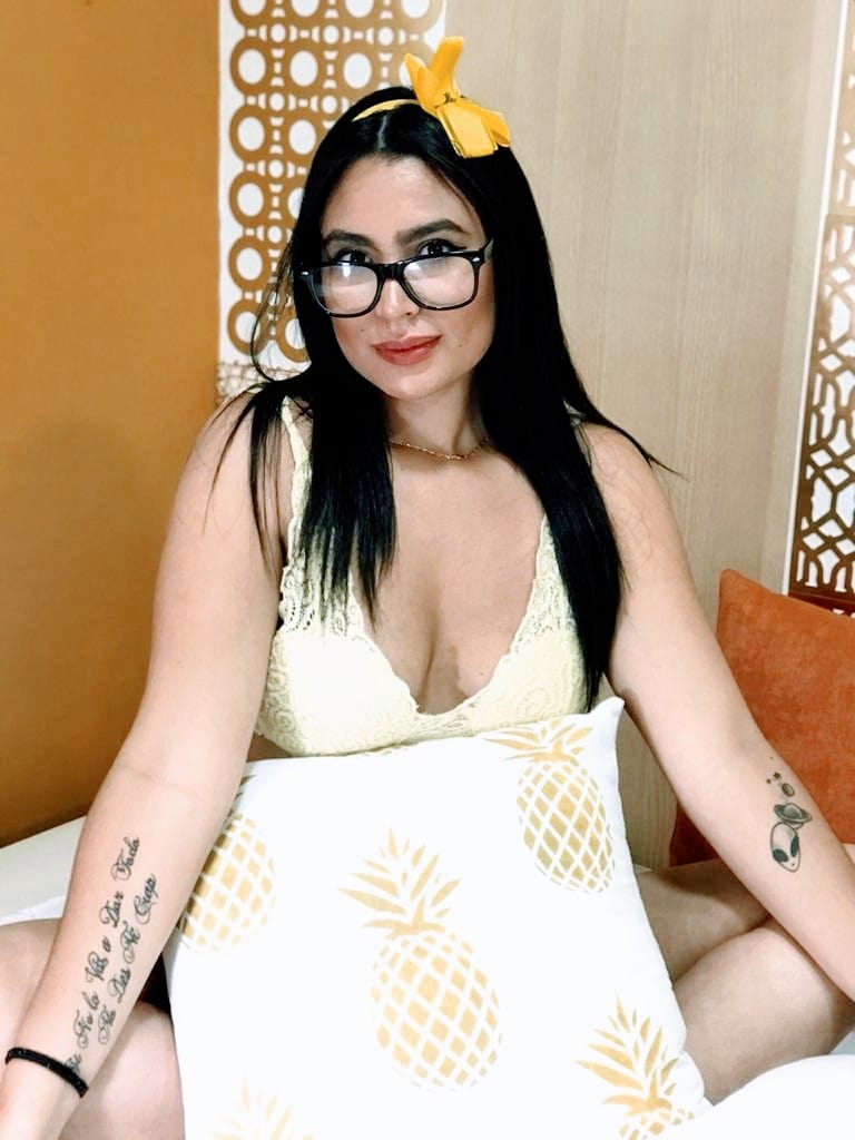 AndhreaExotic's tweet photo. #online I love my followers ♥ happy Friday♫ @chaturbate #AndreaExotic ♀ welcome #topmodel #latina #sexy #SM https://t.co/hkfmPtU6rm