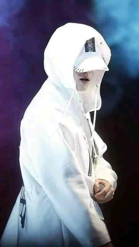 Clau_CrisAgDBin's tweet image. #CAPUZ 🤩🤩🤩
#MinYoongi 🤗🤗
#SUGA 🥰🥰🥰
#YOONGI 😍😍😍
@BTS_twt