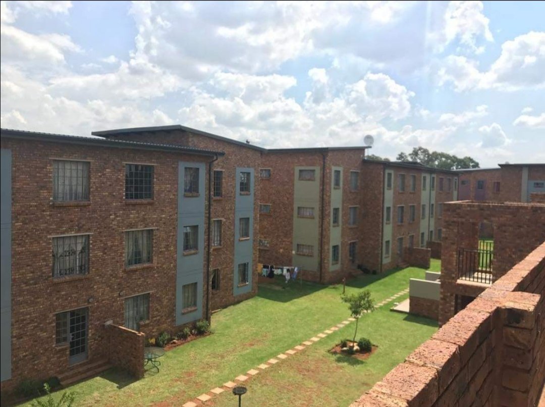 letscarenpc's tweet photo. 1 MONTH FREE RENT(Terms &amp; Conditions apply)[Earning Bracket R11 000 - R15 000] #lifeatsondela #SondelaVillage #SocialHousing #Daggafontein #springs #ekurhuleni https://t.co/xQk1SAZtbQ