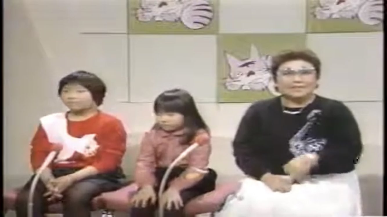 まのさき V Twitter 1981年 お笑いオンステージ の減点ファミリーより 76年にお浜の引退によりピンで活動をしていた海原小浜がゲストの回 孫の梅本智子と康世の姉妹は92年に中田カウス ボタンに弟子入りし芸能界入り 現在の 海原やすよともこ である 昭和