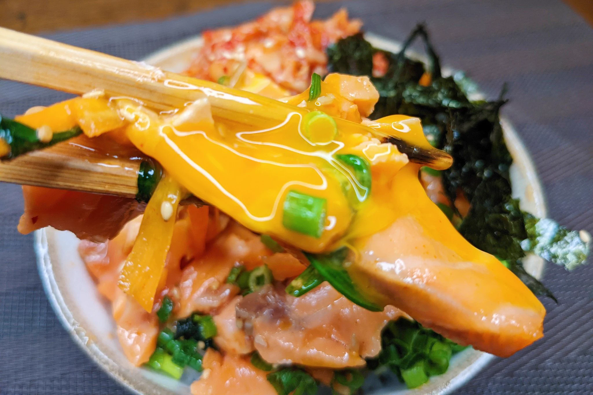 サーモンやキムチが好きな人は是非！サーモンのビビンバの作り方！