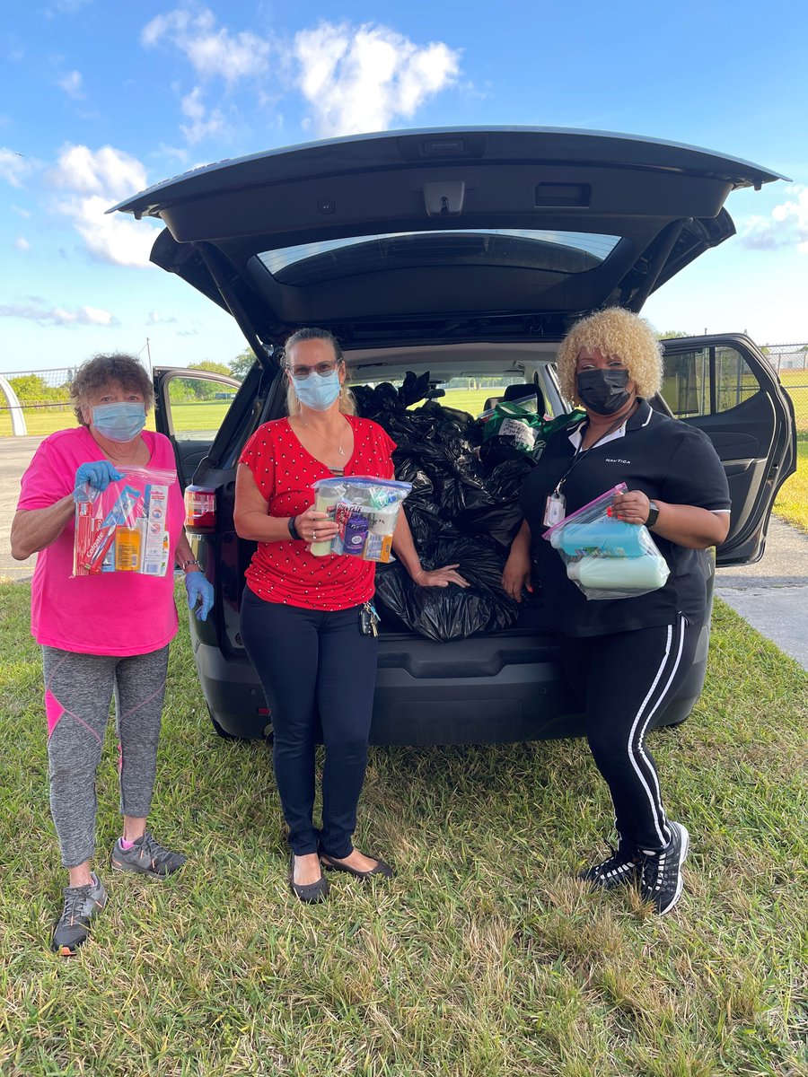 ProjectUPSTART's tweet photo. @AmmonsMiddle @MDCPS students & staff with the guidance of #TRUSTCounselor Ms. Perlman once again have outdone themselves with an incredible donation to our @ProjectUPSTART @MDCPSSouth Office. Thank you for continuing to support our #UPSTARTStudents! #ItTakesAVillage #ThankYou https://t.co/UzAcD6W23M