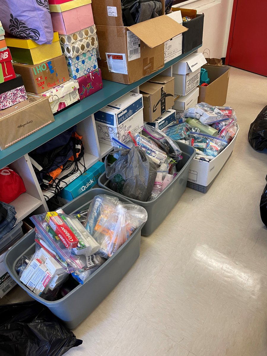 ProjectUPSTART's tweet photo. @AmmonsMiddle @MDCPS students & staff with the guidance of #TRUSTCounselor Ms. Perlman once again have outdone themselves with an incredible donation to our @ProjectUPSTART @MDCPSSouth Office. Thank you for continuing to support our #UPSTARTStudents! #ItTakesAVillage #ThankYou https://t.co/UzAcD6W23M