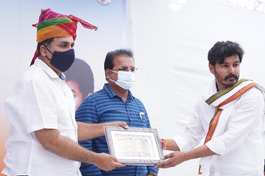 sudarshandelu's tweet photo. The only democratic student organization that has the right to boast about its history and the 1000's of leaders it has been moulding in the glorifying 50years.
#NSUI51stFoundationDay 
@Neerajkundan 
@withabhinsui 
@_gurjotsandhu 
@RahulBhakar16 @dinesh__parihar 
@NSUI_JODHPUR_ https://t.co/OlIPFVQU5T
