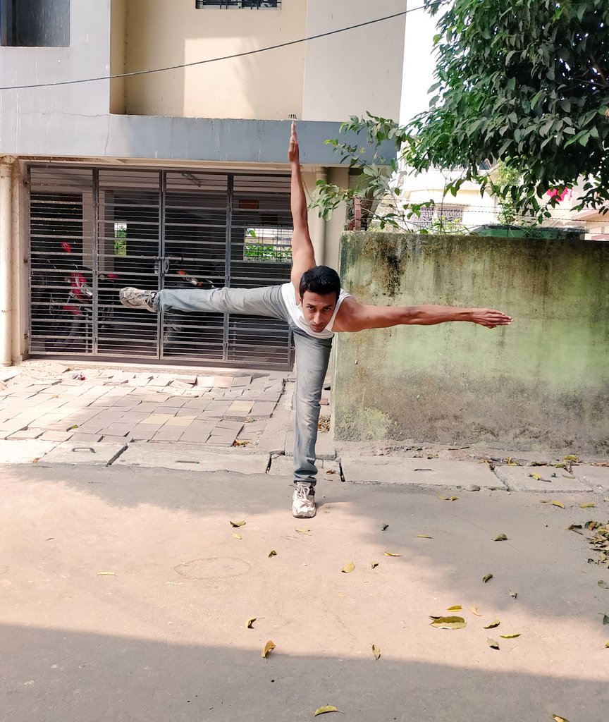 iDuggu7's tweet photo. #Kalaripayattu says if you want to be unstoppable, DON'T STOP when your mind tells you to.
@VidyutJammwal
#PhirseZiddKar #TrueZiddi #MuscleBlaze #ZiddisDontWait
#Yoga #ITrainLikeVidyutJammwal #MartialArts https://t.co/tWIL5x3UTI
