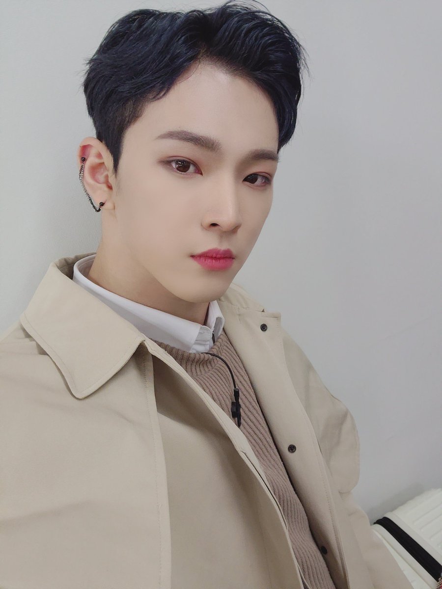 official_ONEUS's tweet photo. [#이도]
탐정놀이 재밌었다...ㅎㅎㅎ
오늘 하루 잘 보내고 있어? 투문♡ https://t.co/PrhgpODwEK