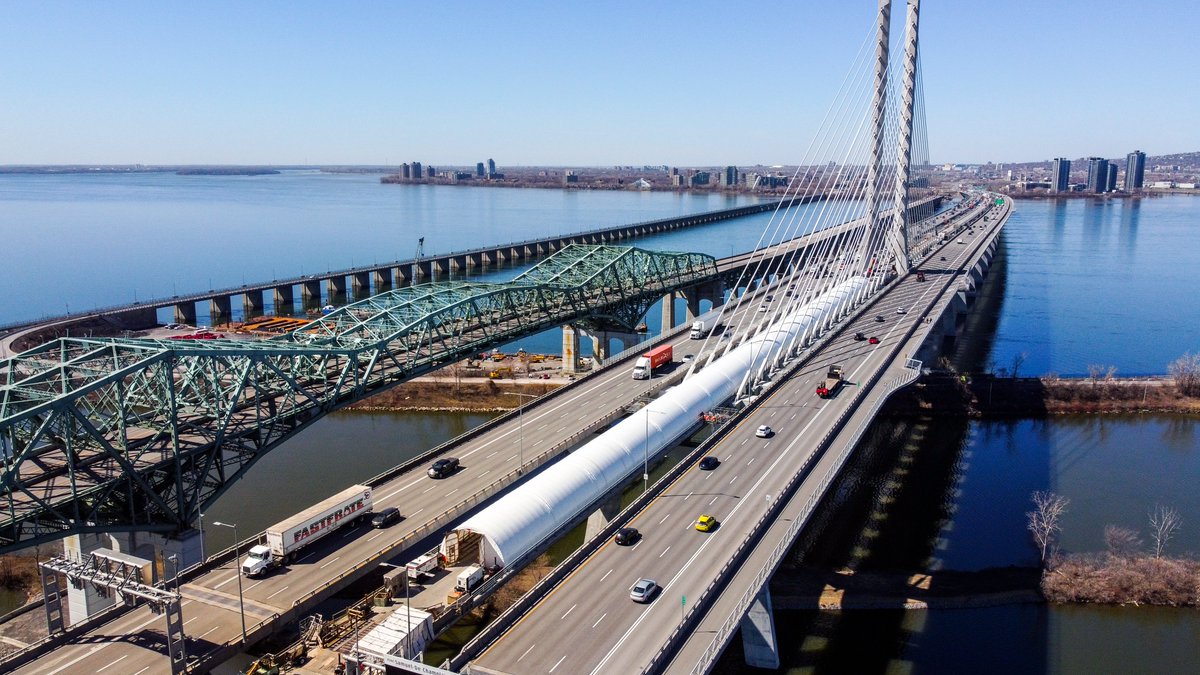 L'impressionnant projet du <a href="/REMgrandmtl/">REM - Réseau express métropolitain</a> ! 
Un long tunnel d'abris #EzKit par #MegaDome protégeant les travailleurs des intempéries.