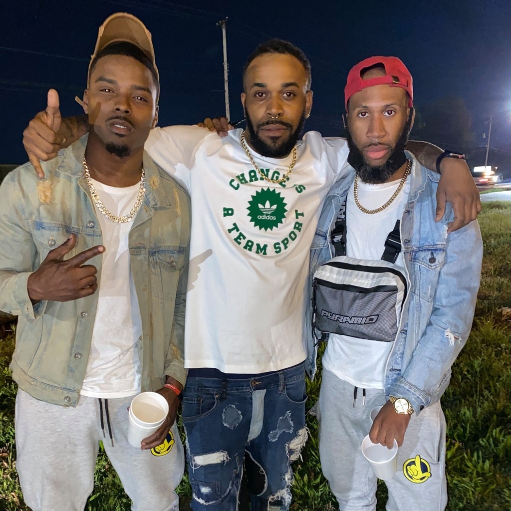 Foolkilla (@jeremiah_bonez) on Twitter photo I just wanna give a shoutout to these guys. Thank you fellas. 🙏🏾
#morartistrytour #dreams2realitytour <a href="/theartistryny/">The Artistry</a> @theevoagency @ondmarcmgmt <a href="/lifeofsmorris/">Scott Morris</a> <a href="/vhenny_/">vennyVK</a> <a href="/mor/">you mor</a>.bookings
See the Sun out now on all streaming platforms. Run it up! instagr.am/p/CNciEwiLu2u/ I just wanna give a shoutout to these guys. Thank you fellas. 🙏🏾
#morartistrytour #dreams2realitytour <a href="/theartistryny/">The Artistry</a> @theevoagency @ondmarcmgmt <a href="/lifeofsmorris/">Scott Morris</a> <a href="/vhenny_/">vennyVK</a> <a href="/mor/">you mor</a>.bookings
See the Sun out now on all streaming platforms. Run it up! instagr.am/p/CNciEwiLu2u/