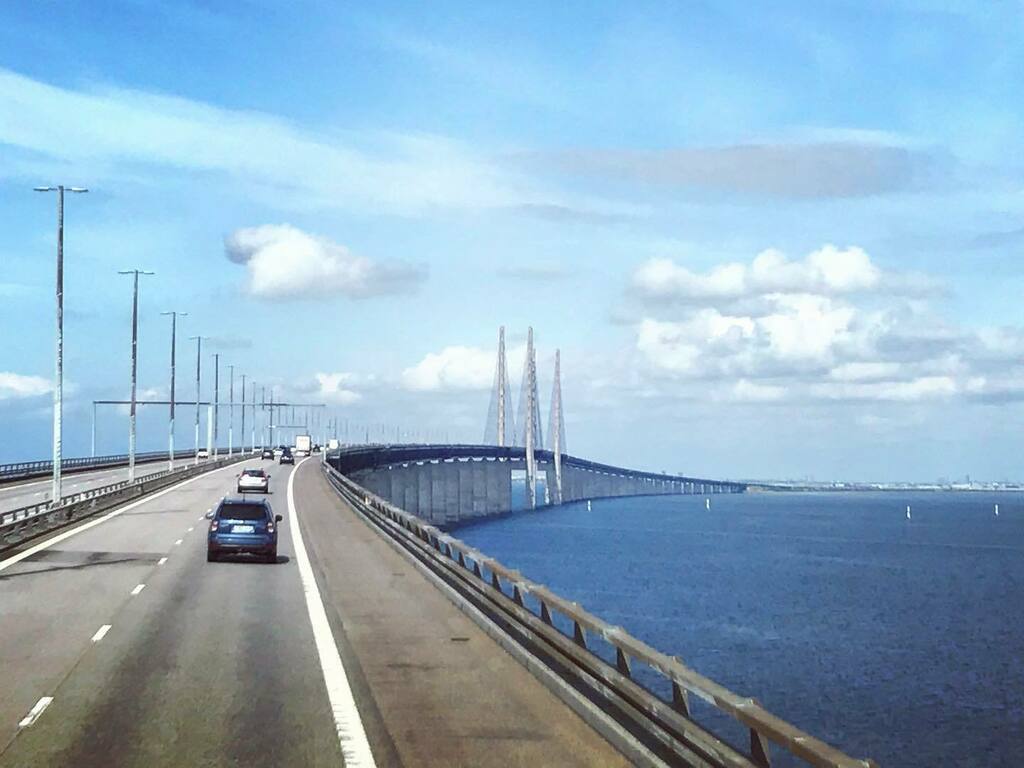 LulaCruel's tweet photo. a tento most poznáte? 😉
(august 2019)
#travel #traveling #travelgram #instatravel #dnescestujem #dnesletim #Sweden #Denmark #Malmo #Kopenhagen #oresundbridge https://t.co/RYTG4eKlFb https://t.co/04yY7DGmCs