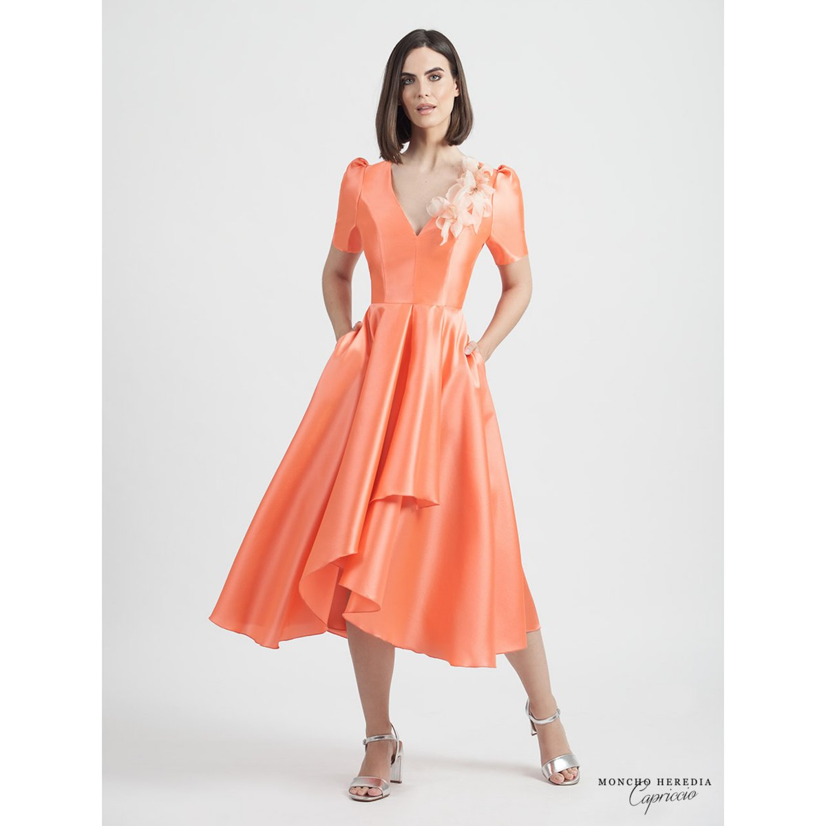 Elegancia extrema. Así es nuestra colección Capriccio. En monchoheredia.com la tienes completa. 
#vestido #nuevacoleccion #primaveraverano #capriccio #monchoheredia #pv21 #moda #fiesta #fashion #ss21 #style #instamoda #perfectguest