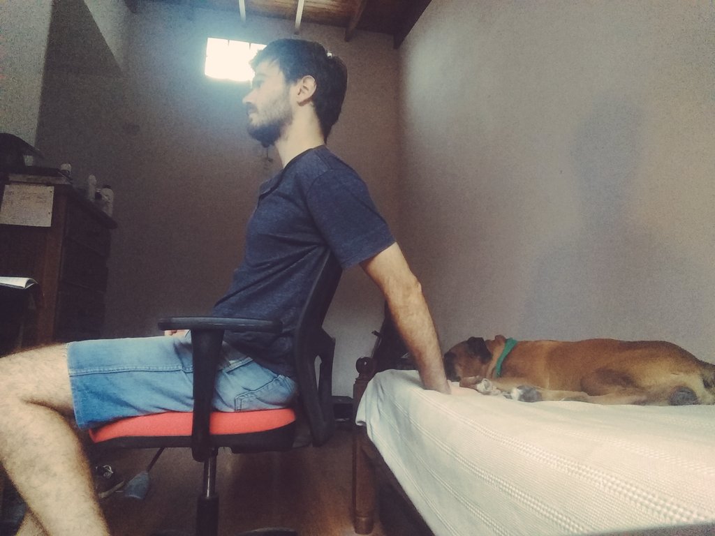 KidAndroid_'s tweet photo. - Perdón profe no me puedo mover. https://t.co/6iz201wcpP