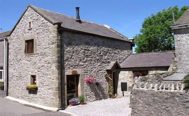 TheHolidayCots's tweet photo. Planning a getaway just for two? With its tranquil setting in the sleepy hamlet of Windmill, Curlew Cottage is cosy, romantic, and sure to be memorable for all the right reasons.
🛏️ Sleeps 1-2
https://t.co/BObRZ97fEV
#RomanticBreak #Derbyshire #PeakDistrict #England #JustForTwo https://t.co/SEaOPfvMW1