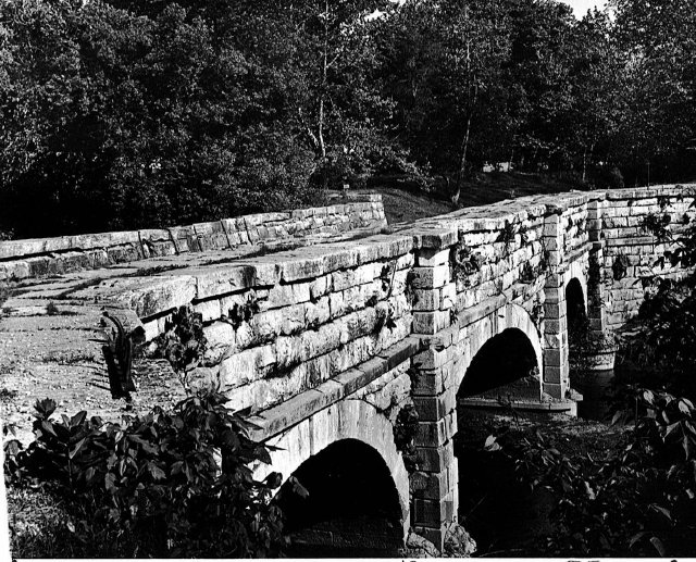 millerhousemuse's tweet photo. Happy Friday! This week’s WCHS Photo of the Week is of the Antietam Aqueduct! 

Built in 1834, the Antietam Aqueduct is a three-span, 140-foot limestone bridge that was completed in 1834. It was the fourth of eleven aqueducts built along the Canal. https://t.co/dETVrNTCE9