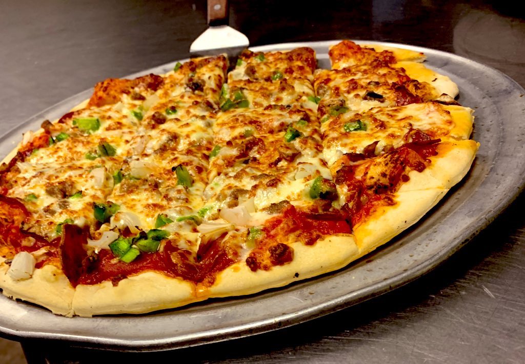 MurrayMrB's tweet photo. Another Friday means another chance to win a free large one topping from Mister B’s! Hit that RT button for your chance to win! #FreePizzaFriday https://t.co/Xq1J3KWony