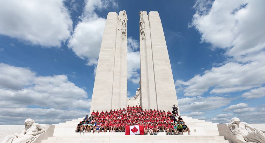 The assault on Vimy Ridge began on April 9, 1917. Four days later, the ridge belonged to Canada. It still does. Of the roughly 100K Canadians who served at Vimy, more than 10,600 were casualties, including almost 3,600 who lost their lives. Lest we forget. #VimyRidgeDay 🇨🇦🙏