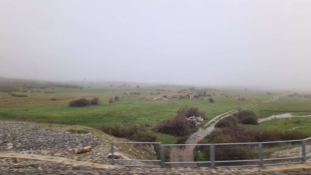 Gredos_'s tweet photo. RT @Meteoavila2: ⚠️☁️ PRECAUCION| Niebla entre #Avila y #Navalperal de Pinares siendo muy densa en Herradon y La Cañada así como en zonas próximas. También en zonas como Las Navas, Hoyo de Pinares, Cebreros. https://t.co/ydRZqJeYzl
