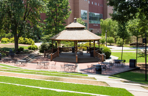 FRESH AIR FRIDAYS TODAY AT 12:30 PM! 🎺
Enjoy a free performance from Brass Ensembles led by Doug Lindsey. You may live stream the event from wherever you are via artsKSU Virtual or Facebook Live. Free registration: rb.gy/fb1e1t