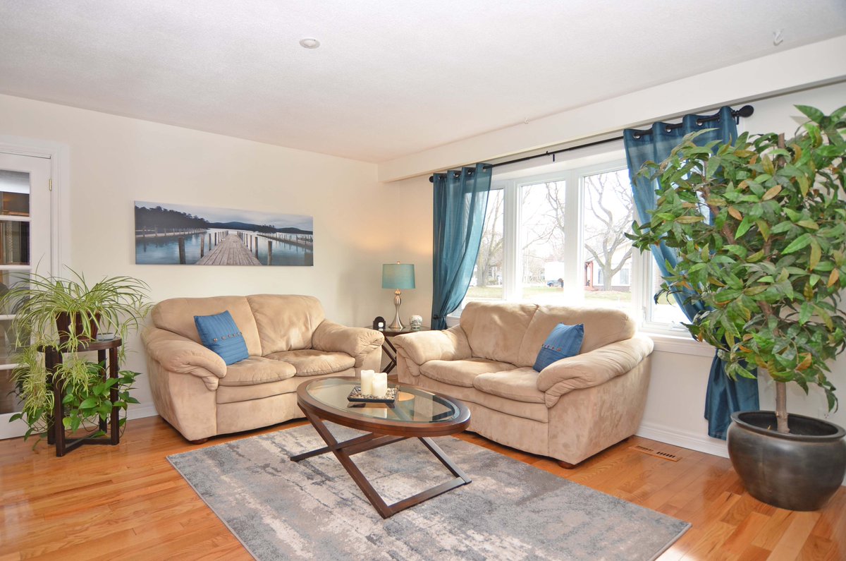 JamieMcRemax's tweet photo. 🔥HOT NEW LISTING🔥
4 Willow Dr. Beeton
$719,900
*All covid-19 safety protocols in effect.*
For more info &amp; Virtual Tour visit: 
https://t.co/5ujksEmWTW

#JamieMcGinty #Remax #RemaxHallmark #NewTecumseth #Alliston #Allistonhomes #Beeton #Tottenham #RealEstate #Realtor #ForSale https://t.co/DGC0xRK2kp