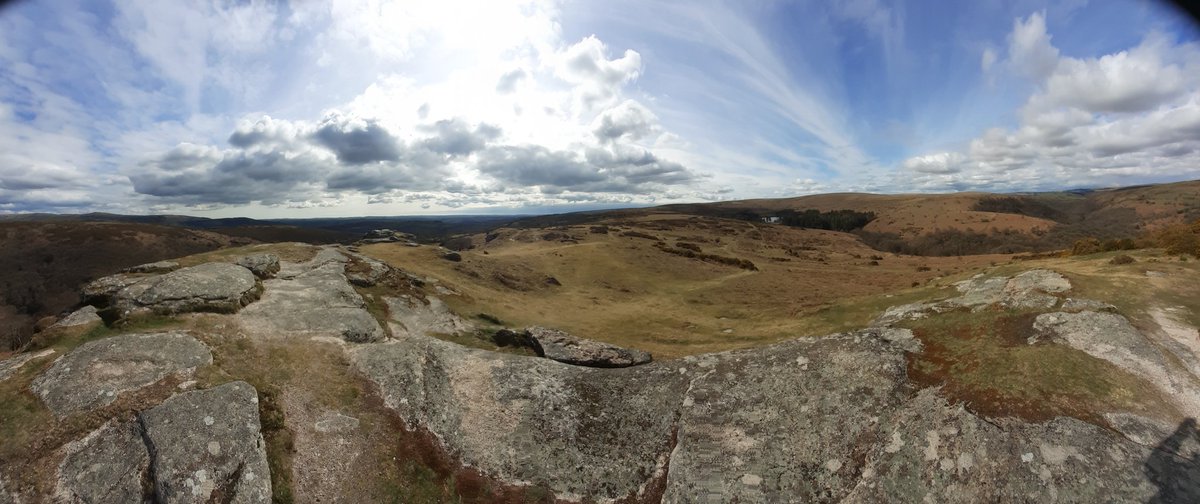 Due back to work @PlymUni on Monday so trying to get walks in before I'm back to the laptop🚶‍♂️#venfordreservoir #benchtor #dartmoor